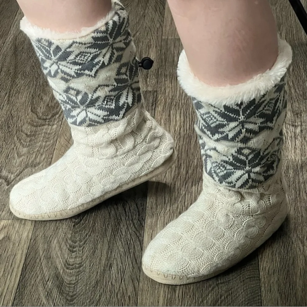 MUKLUK Slipper Booties Cozy Knit Snowflake Faux Fur Lined Socks Winter Warm 10‎